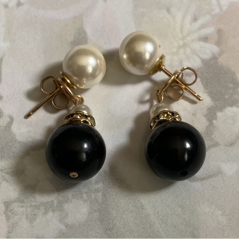 Beautiful Solid 10k gold Faux Pearl w 14k Enhancer Black Onyx Dangle Earrings.
